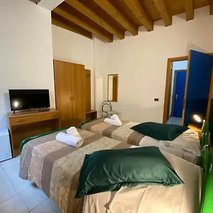 casa-santa-caterina-e-sant-antonio.hotelinveneto.com/